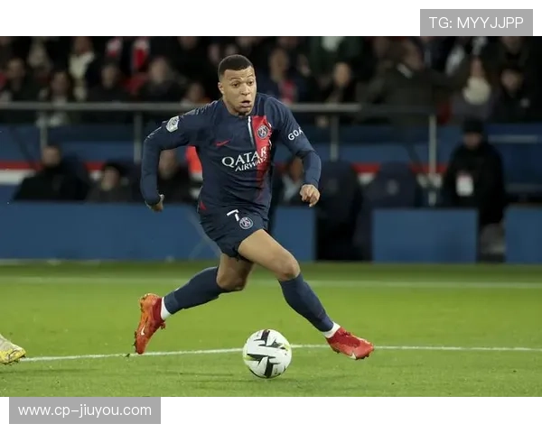 姆巴佩赛后为对方教练献花，绅士风度获赞